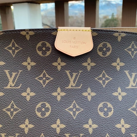 Sold - New Louis Vuitton Graceful MM - Picture 3 of 16